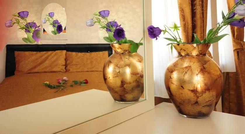 Rose Bouquets Hotel Istanbul Exteriör bild